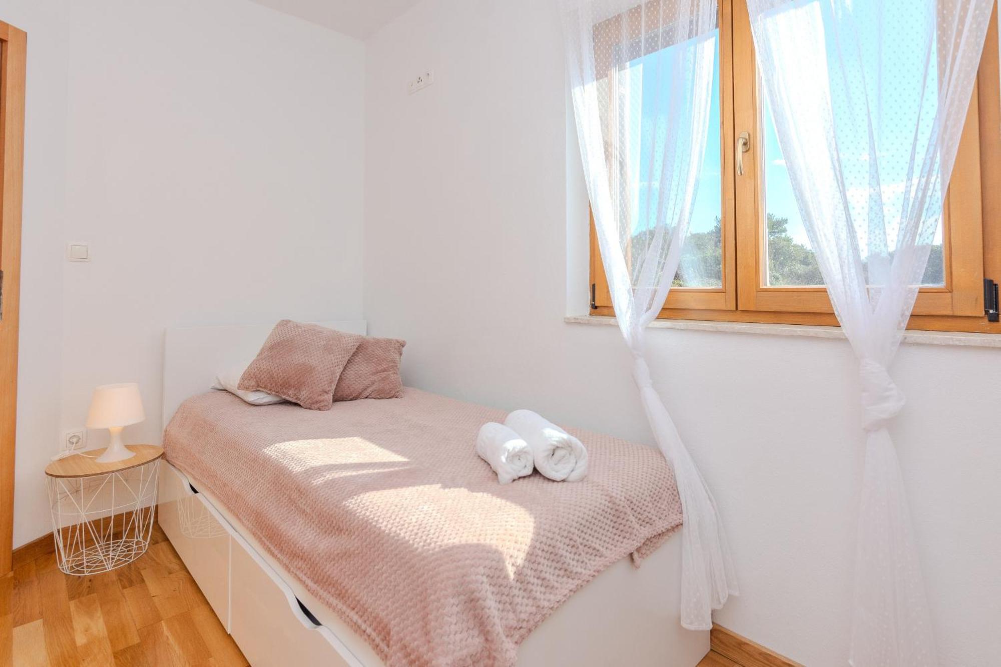 Holiday Home Lucy Pakoštane Esterno foto